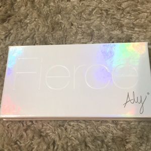 Brand new limelife speak up eyeshadow.